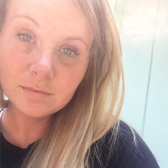 Meet your Posher, Danielle - Picture 1 of 1